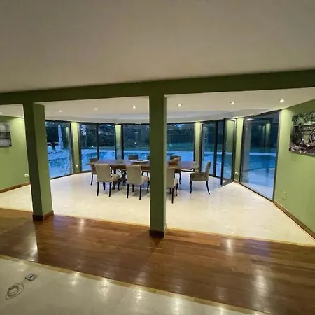 Family Perfectly Located *